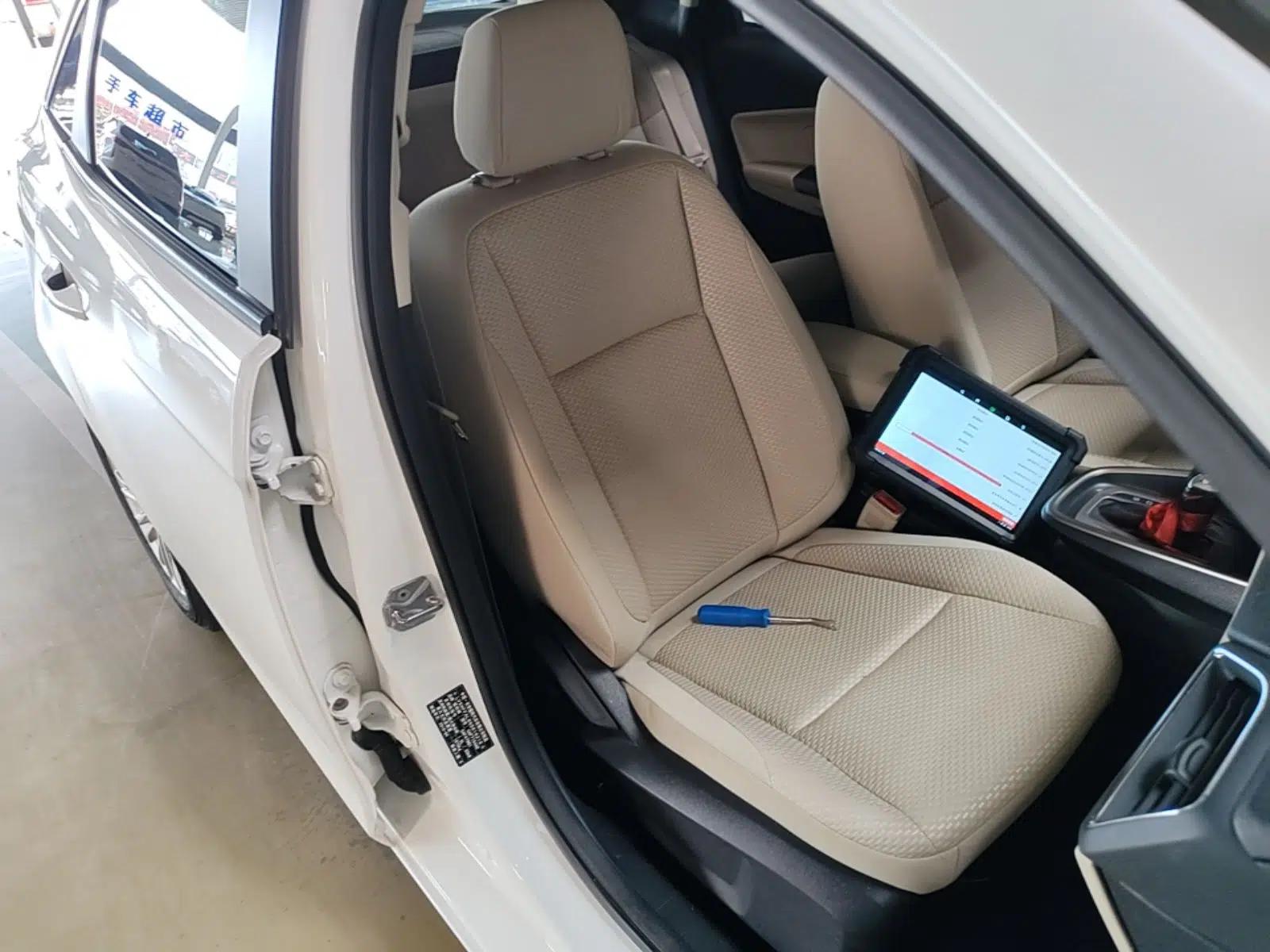 Ford Escort 2015 1.5L Automatic Comfort Edition — миниатюра 24