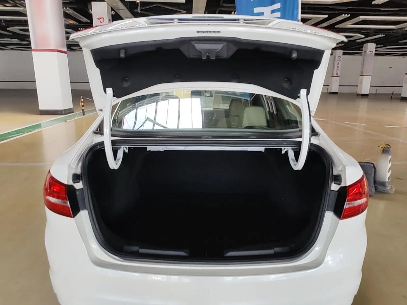 Ford Escort 2015 1.5L Automatic Comfort Edition — миниатюра 27