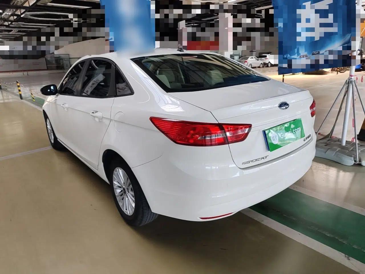 Ford Escort 2015 1.5L Automatic Comfort Edition — миниатюра 4