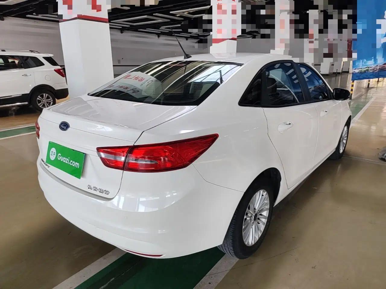 Ford Escort 2015 1.5L Automatic Comfort Edition — миниатюра 6