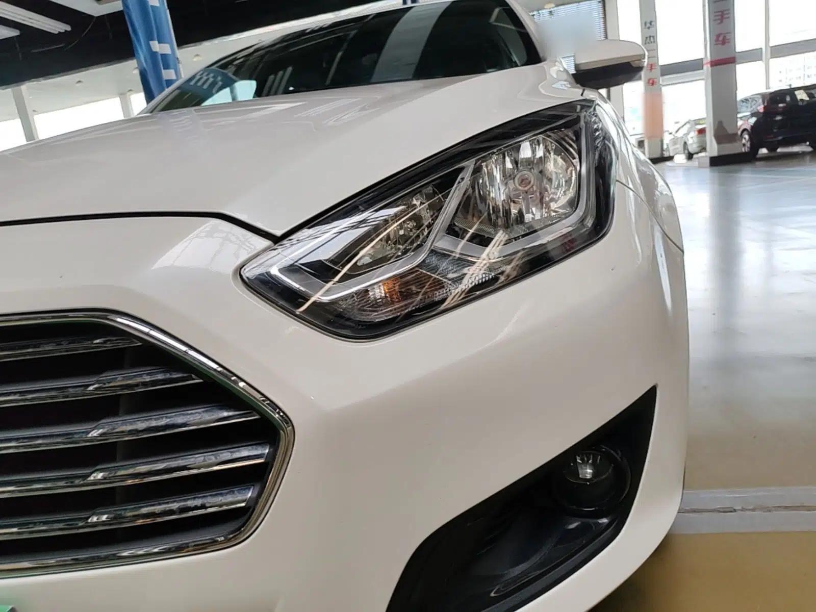 Ford Escort 2015 1.5L Automatic Comfort Edition — миниатюра 8