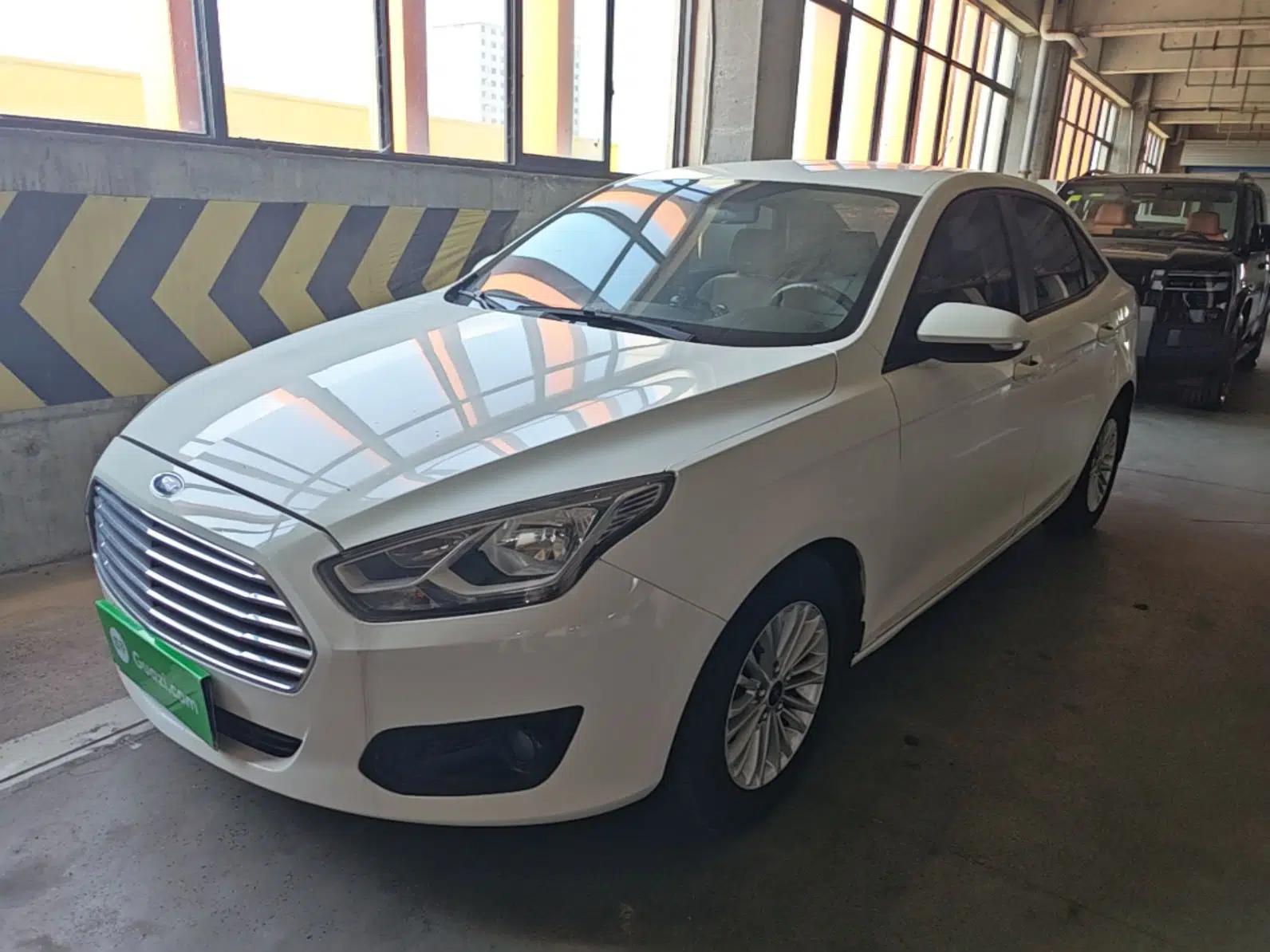 Ford Escort 2015 1.5L Manual Comfort Model — миниатюра 1