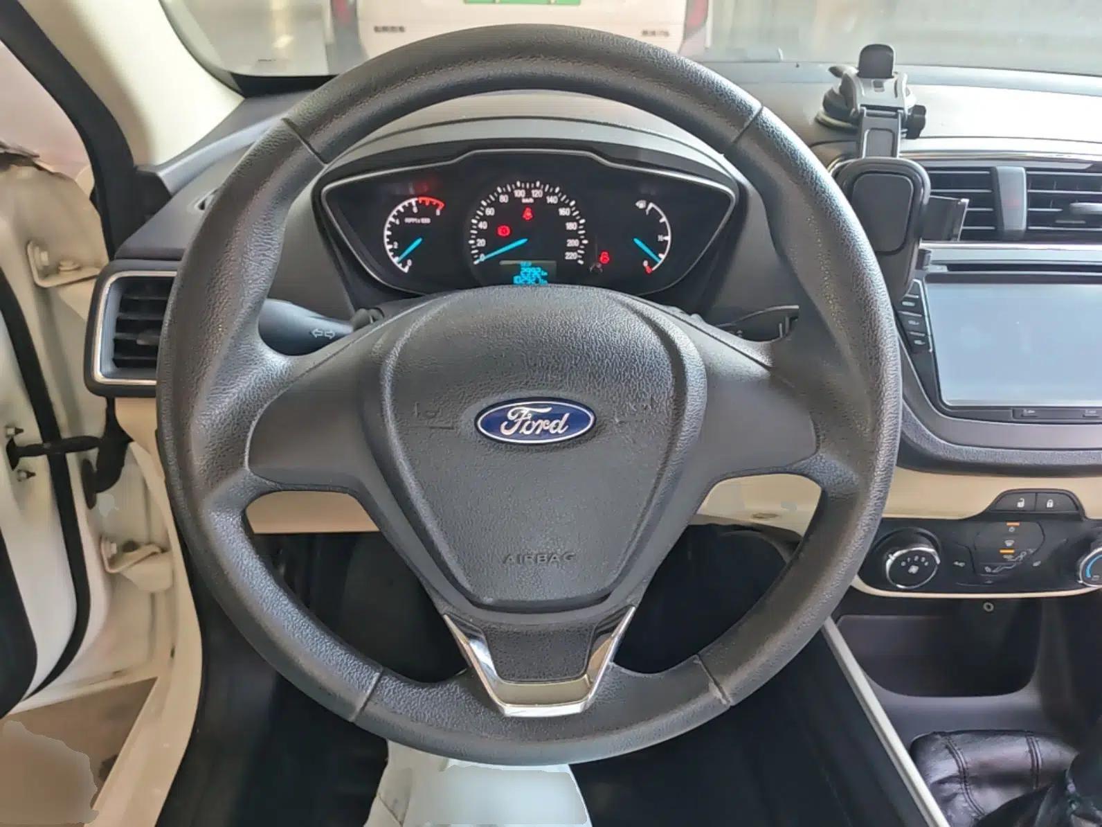 Ford Escort 2015 1.5L Manual Comfort Model — миниатюра 13