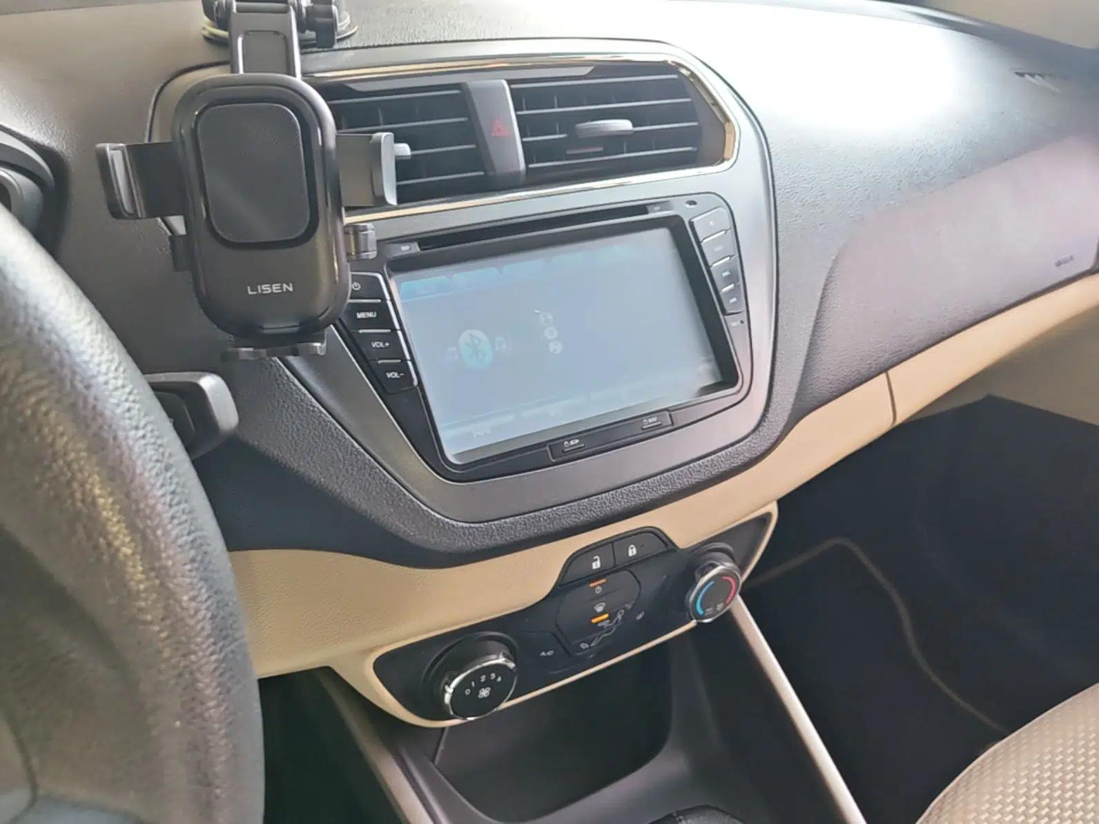 Ford Escort 2015 1.5L Manual Comfort Model — миниатюра 15