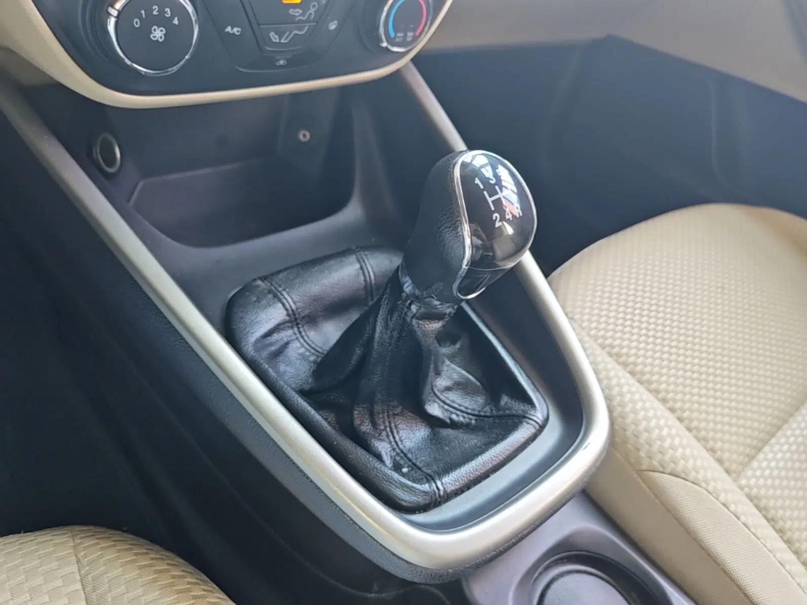 Ford Escort 2015 1.5L Manual Comfort Model — миниатюра 16