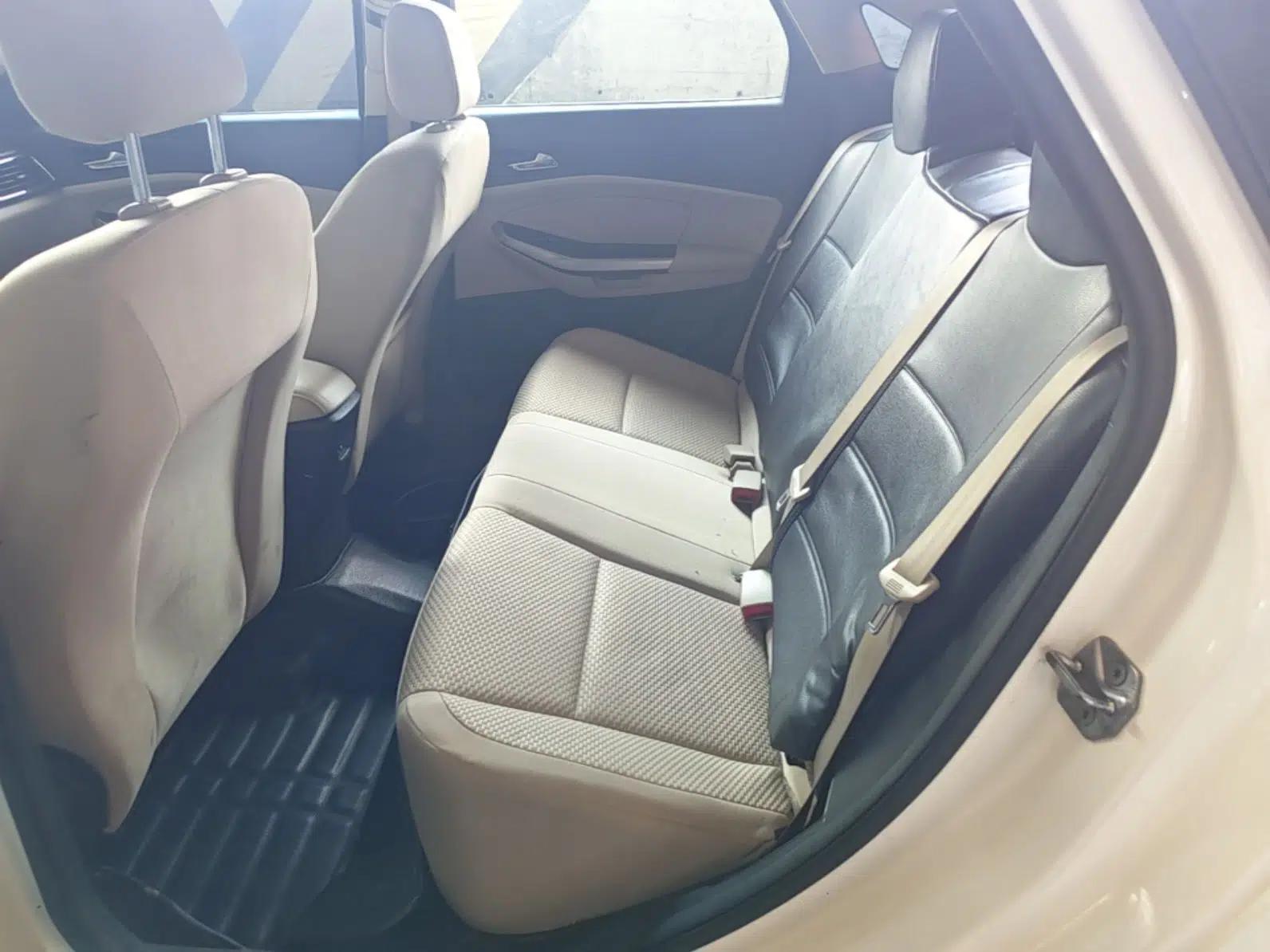 Ford Escort 2015 1.5L Manual Comfort Model — миниатюра 20