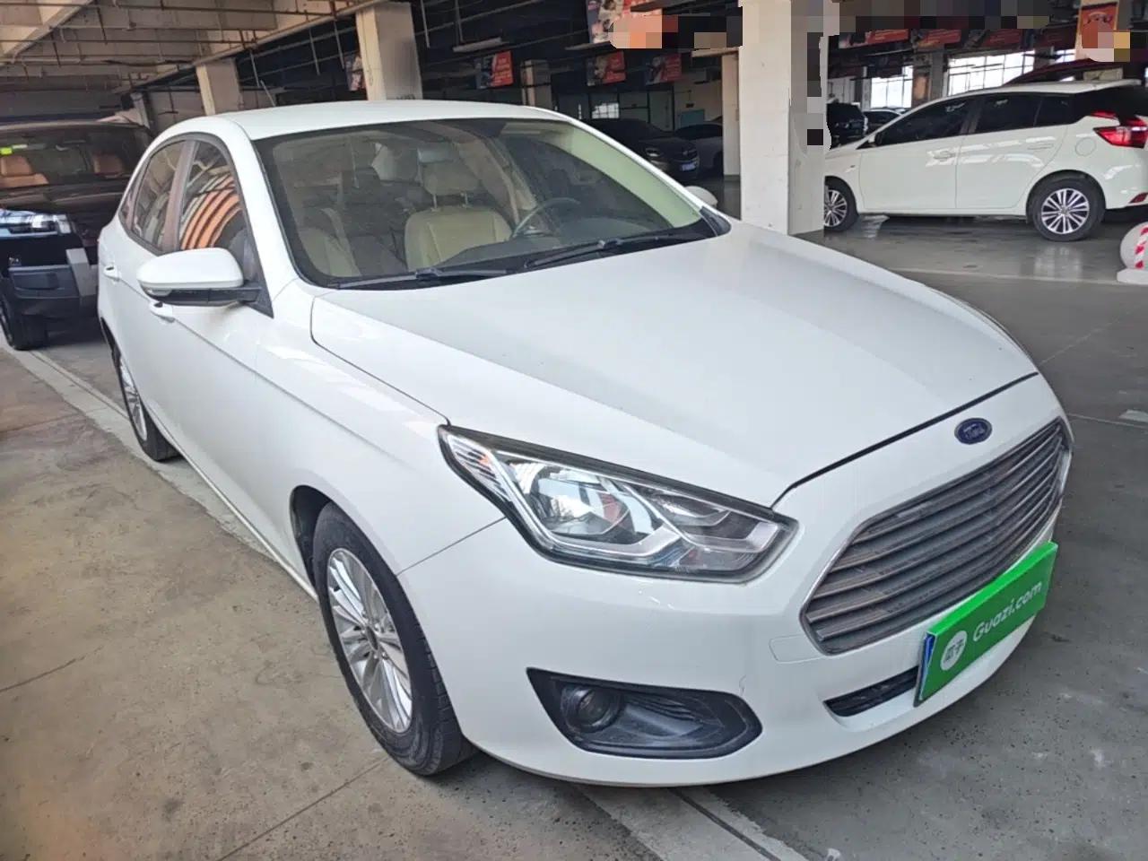 Ford Escort 2015 1.5L Manual Comfort Model — миниатюра 3