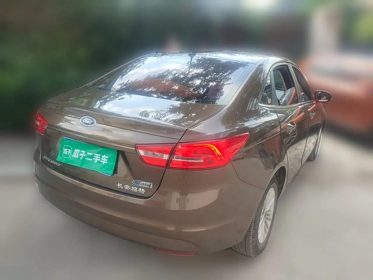 Ford Escort 2017 Revised Version 1.5L Manual Comfort Edition — миниатюра 6