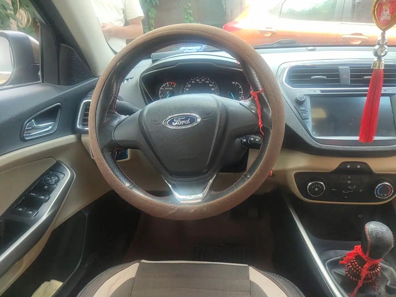 Ford Escort 2017 Revised Version 1.5L Manual Comfort Edition — миниатюра 10
