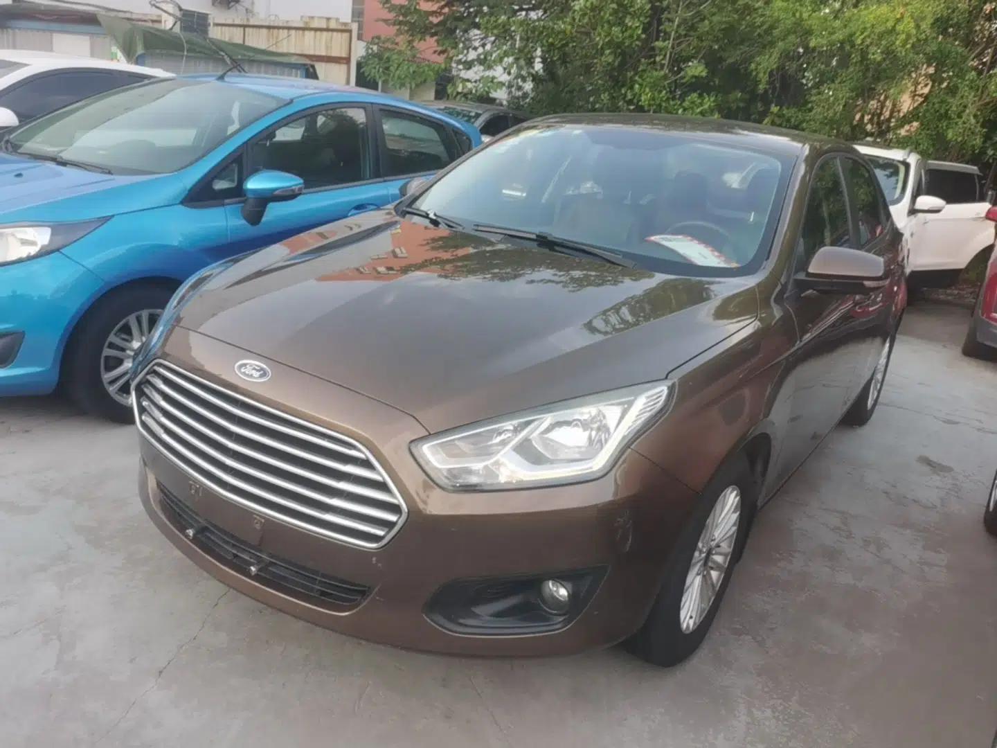 Ford Escort 2015 1.5L Automatic Comfort Edition — миниатюра 1