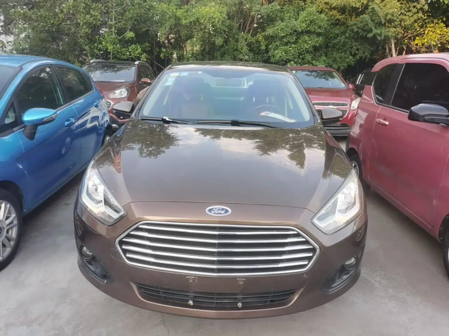 Ford Escort 2015 1.5L Automatic Comfort Edition — миниатюра 2