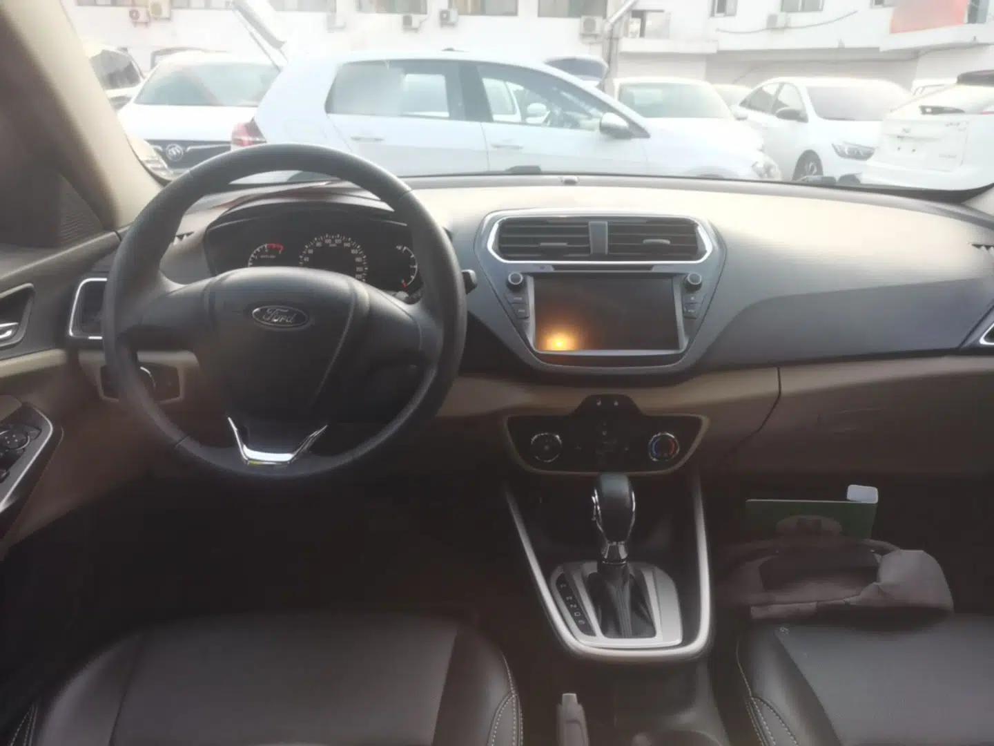 Ford Escort 2015 1.5L Automatic Comfort Edition — миниатюра 17