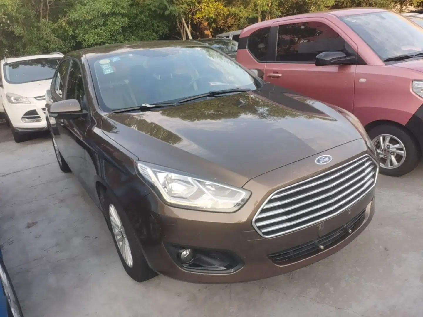 Ford Escort 2015 1.5L Automatic Comfort Edition — миниатюра 3