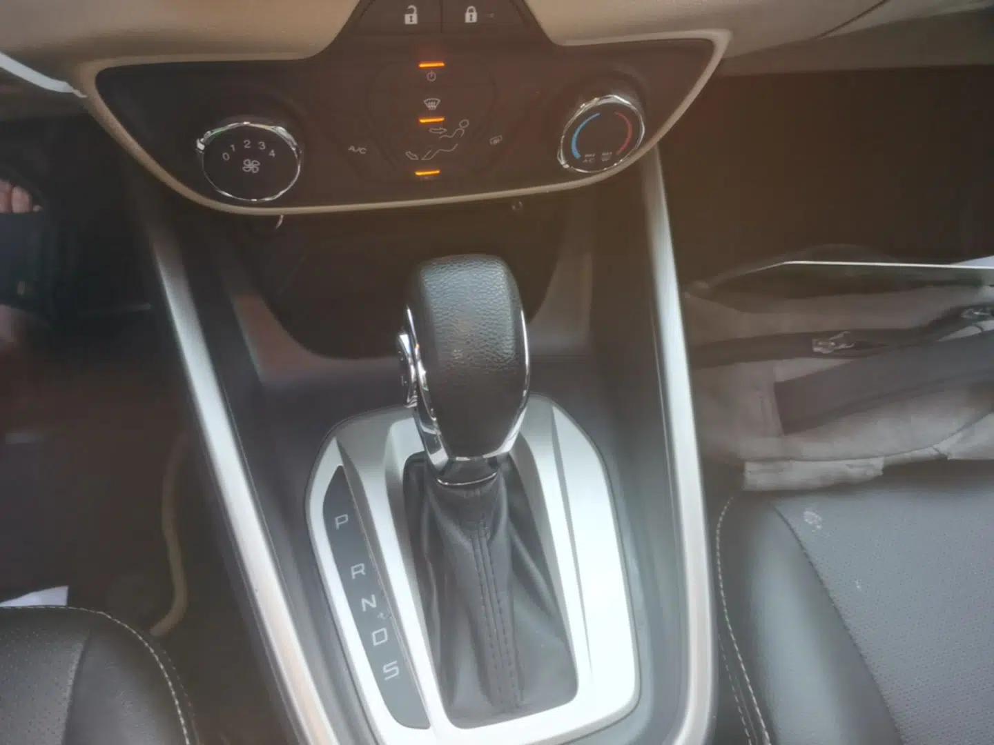 Ford Escort 2015 1.5L Automatic Comfort Edition — миниатюра 21