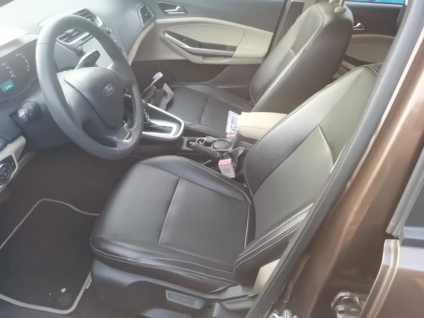 Ford Escort 2015 1.5L Automatic Comfort Edition — миниатюра 22