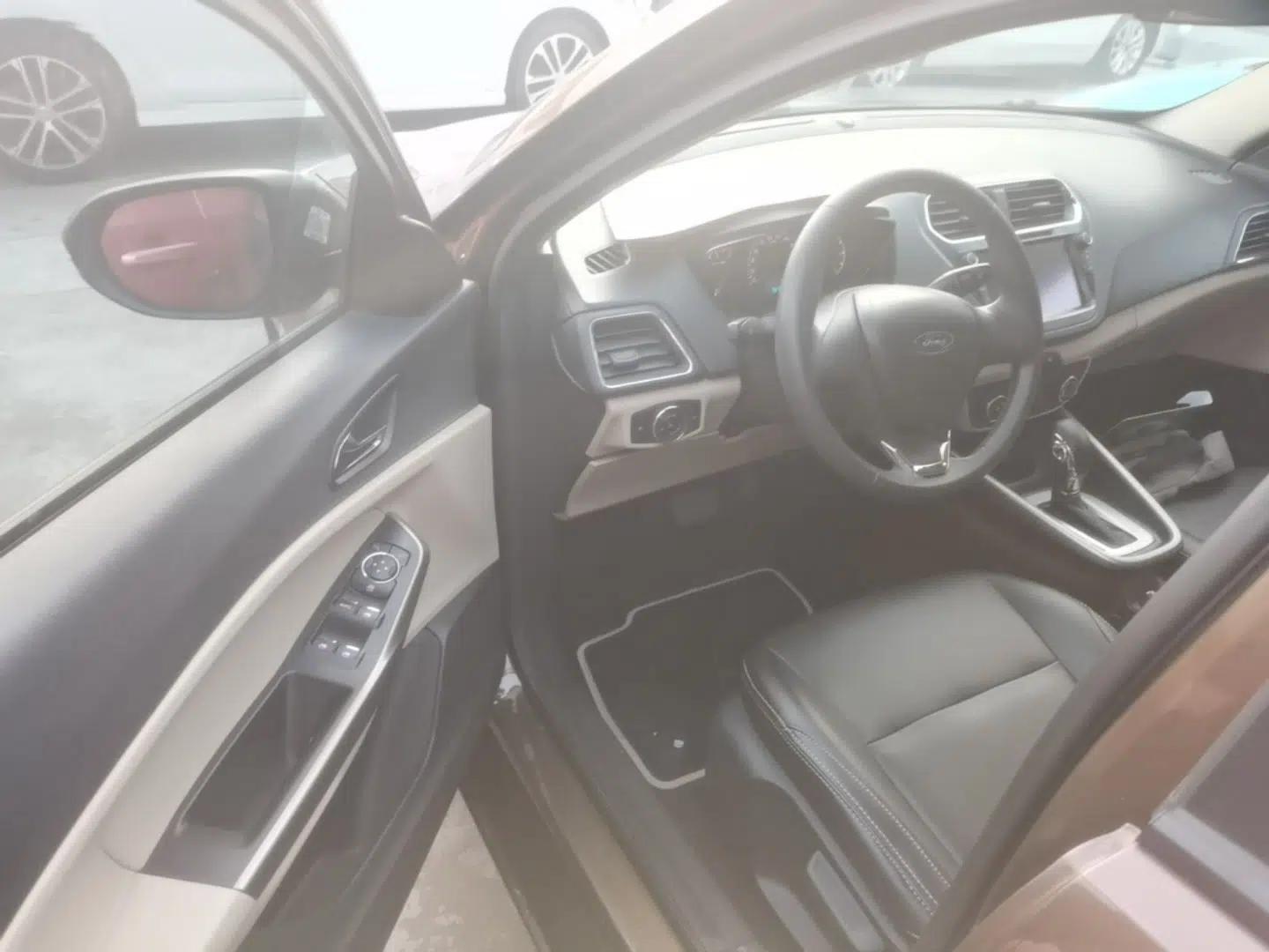 Ford Escort 2015 1.5L Automatic Comfort Edition — миниатюра 23