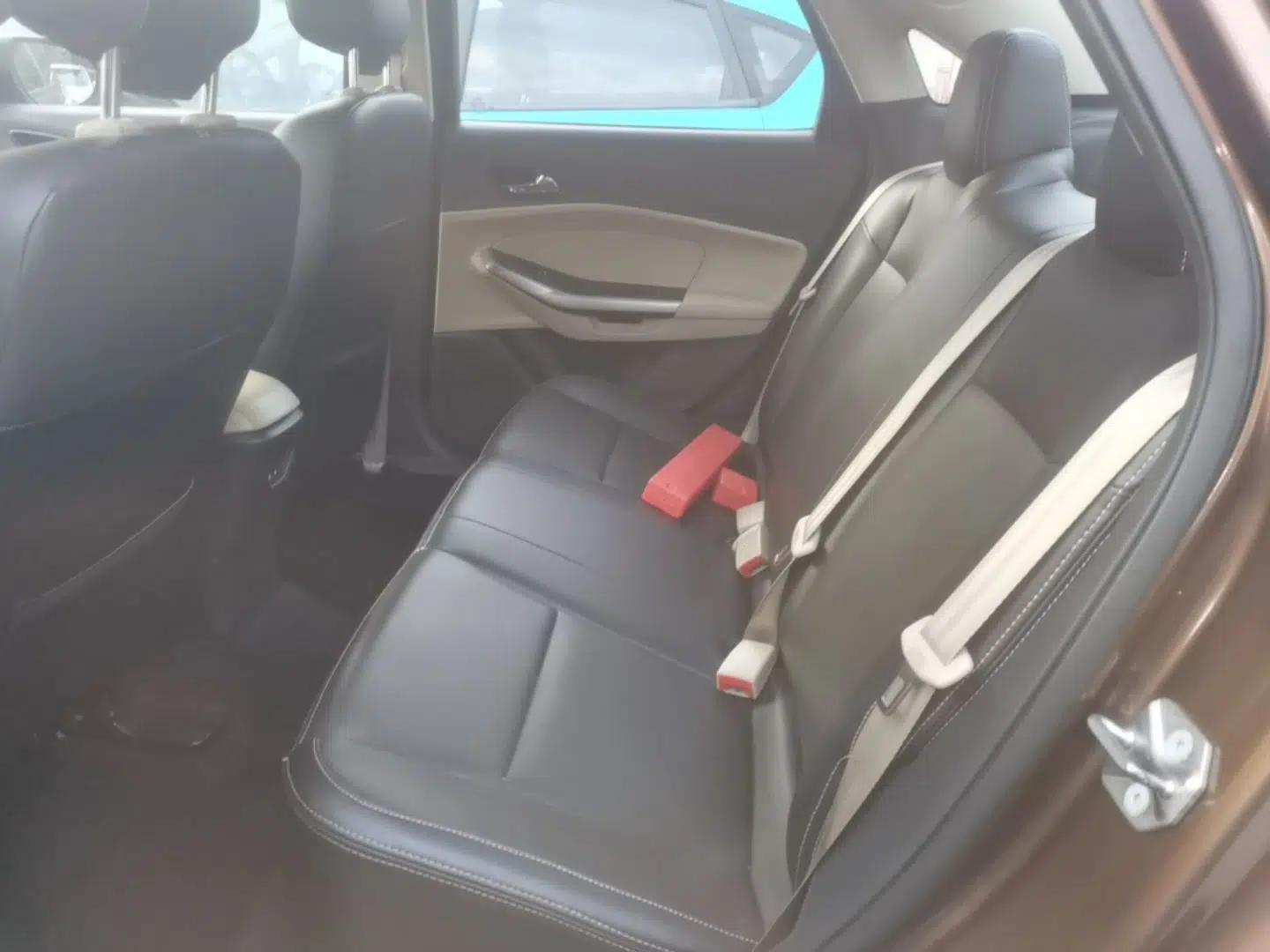 Ford Escort 2015 1.5L Automatic Comfort Edition — миниатюра 25