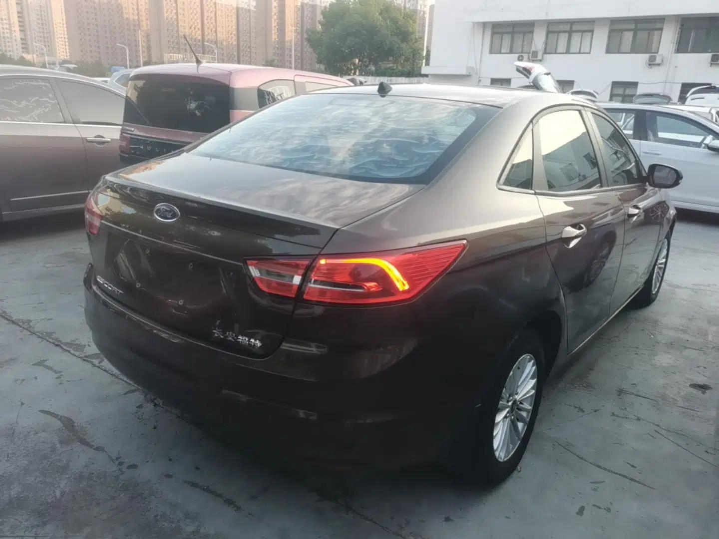 Ford Escort 2015 1.5L Automatic Comfort Edition — миниатюра 6