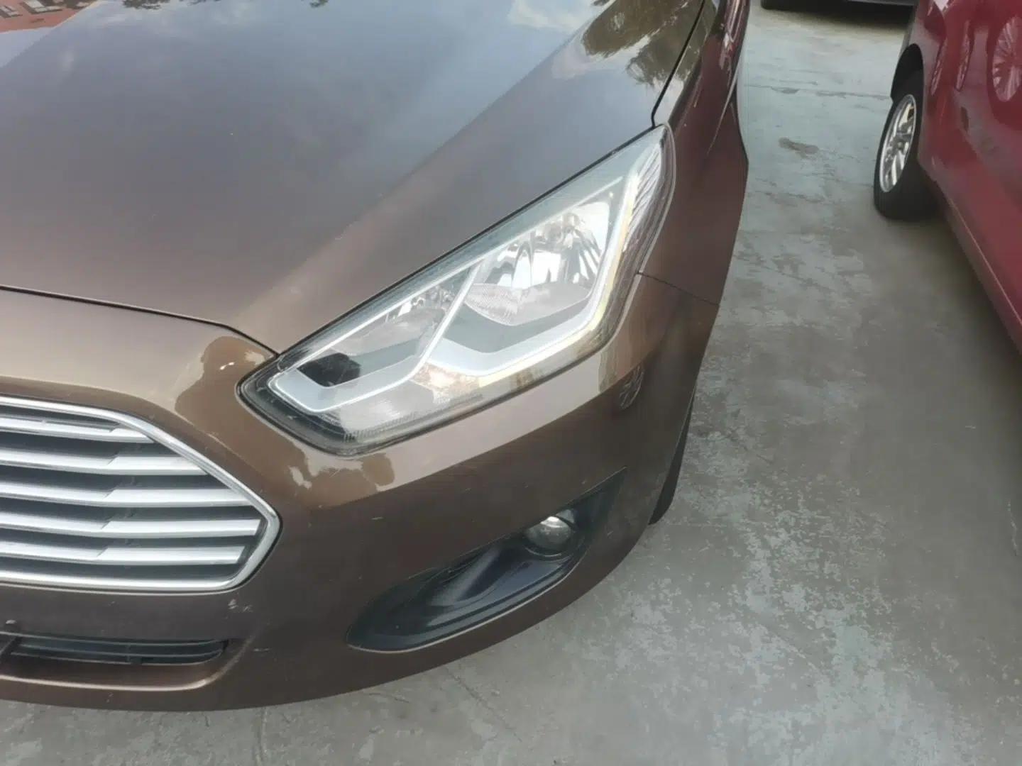 Ford Escort 2015 1.5L Automatic Comfort Edition — миниатюра 8