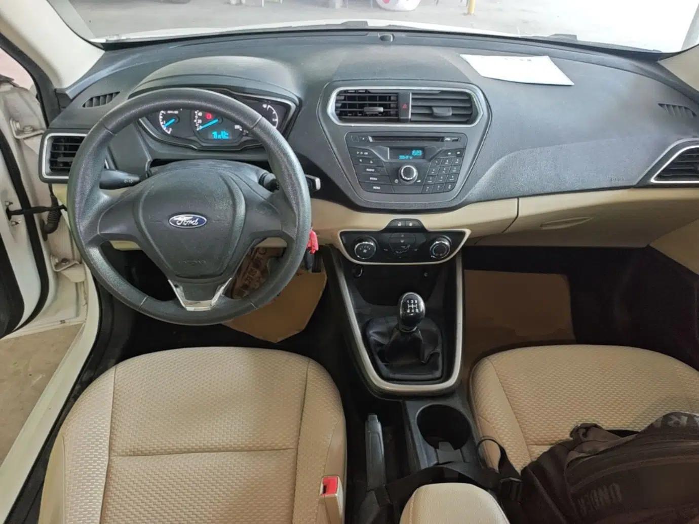 Ford Escort 2015 1.5L Manual Comfort Model — миниатюра 12