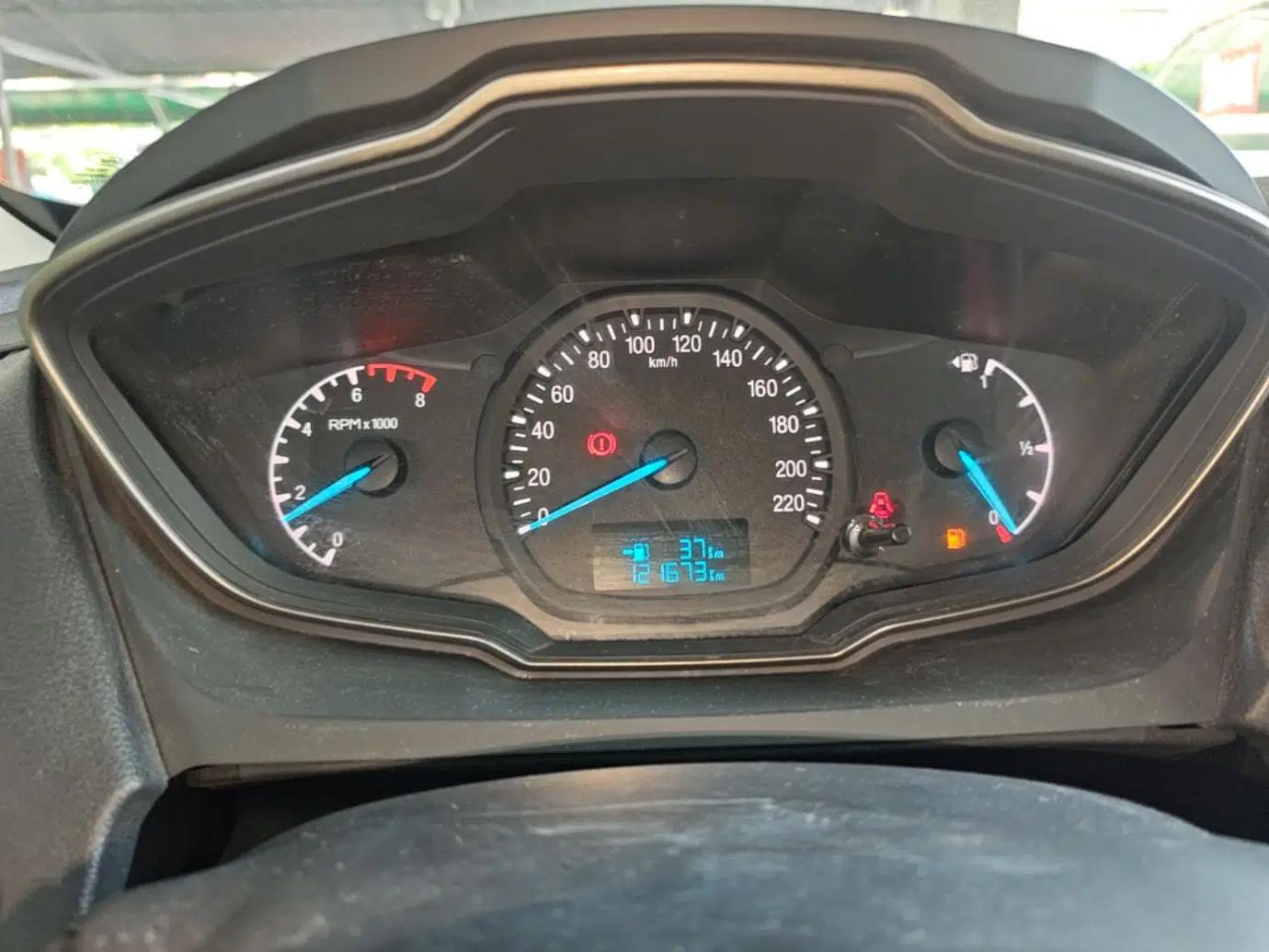 Ford Escort 2015 1.5L Manual Comfort Model — миниатюра 14