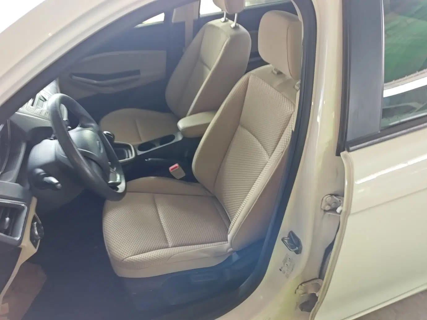 Ford Escort 2015 1.5L Manual Comfort Model — миниатюра 17