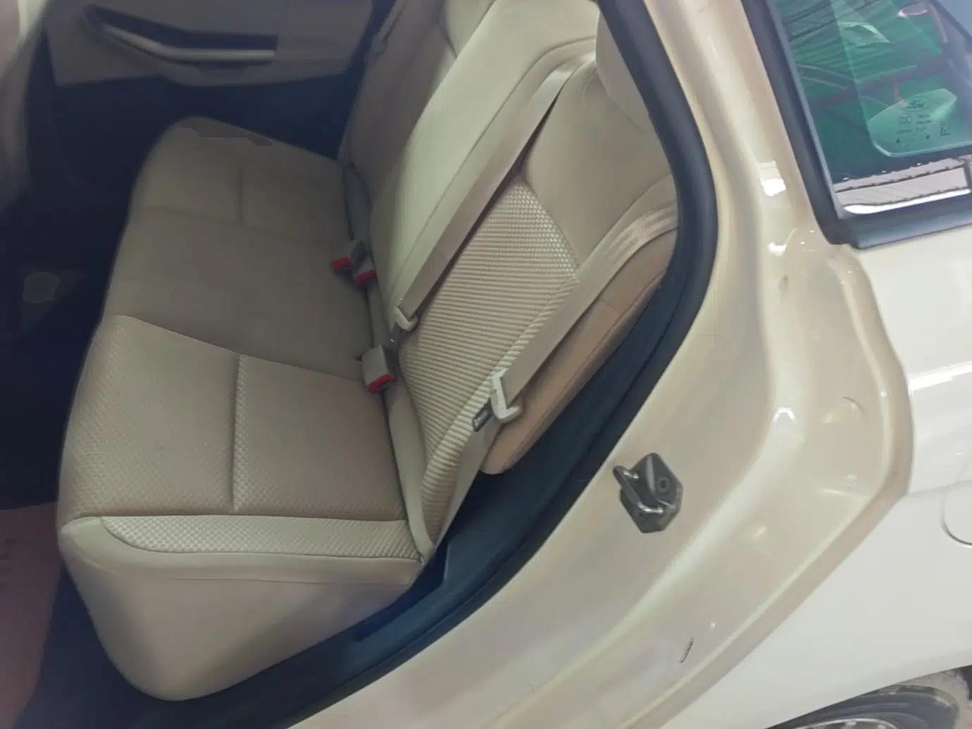 Ford Escort 2015 1.5L Manual Comfort Model — миниатюра 20