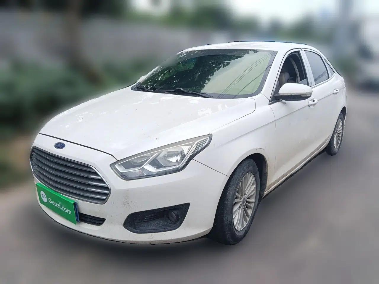 Ford Escort 2015 1.5L Manual Comfort Model — миниатюра 1