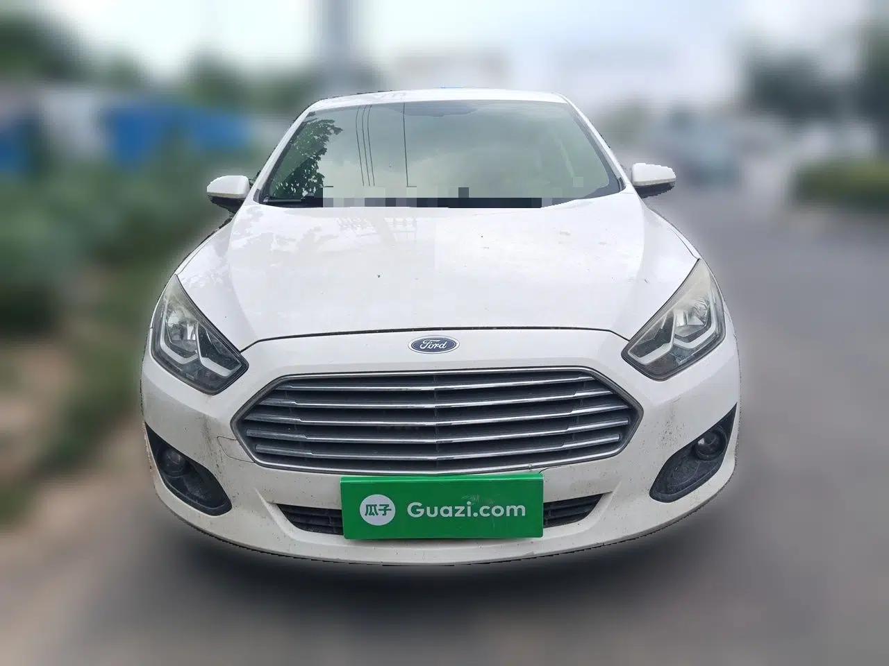 Ford Escort 2015 1.5L Manual Comfort Model — миниатюра 2