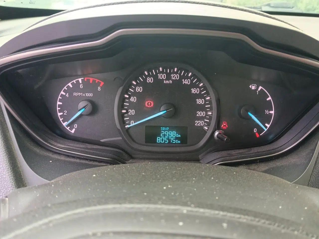 Ford Escort 2015 1.5L Manual Comfort Model — миниатюра 11