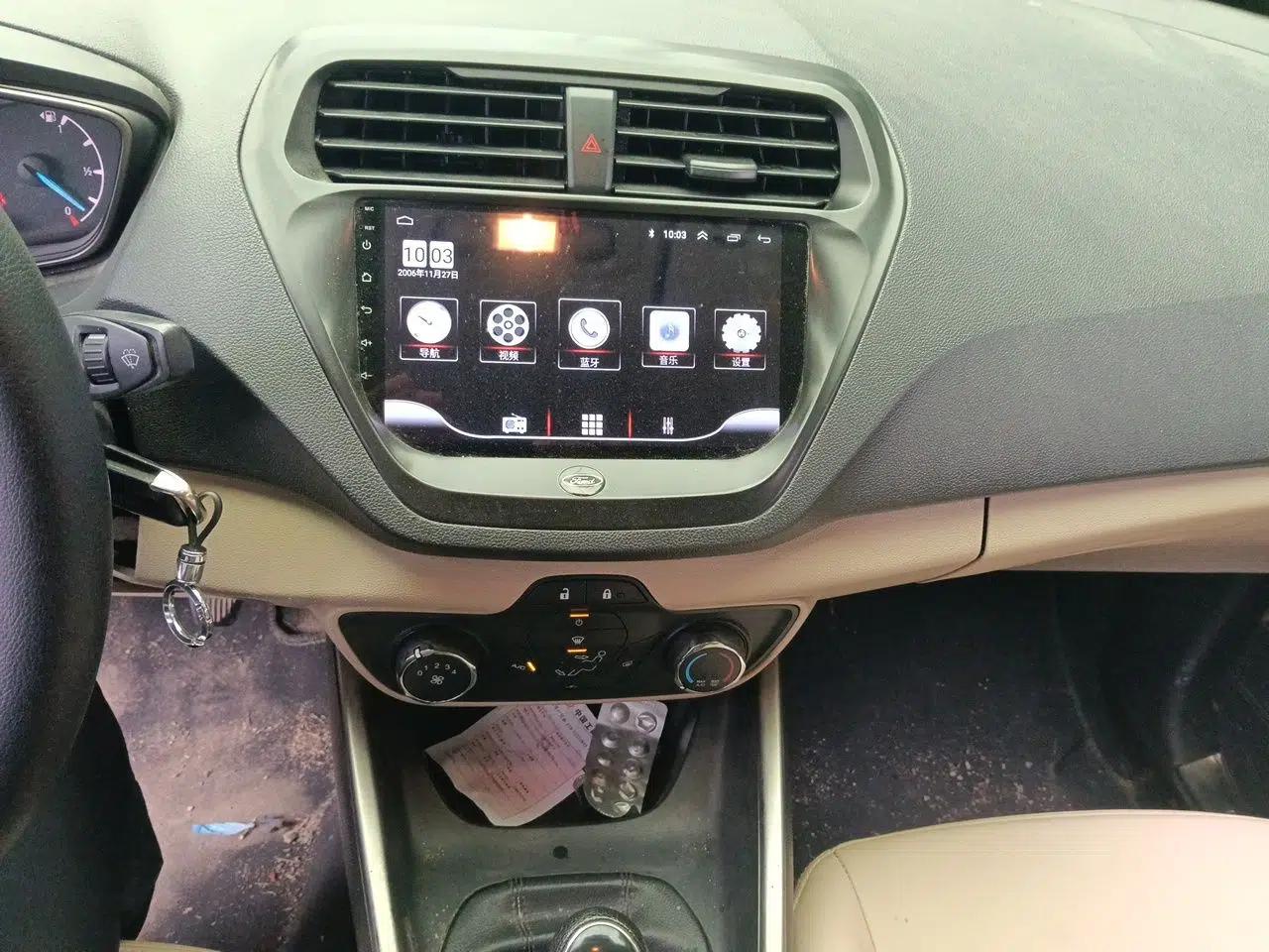 Ford Escort 2015 1.5L Manual Comfort Model — миниатюра 13