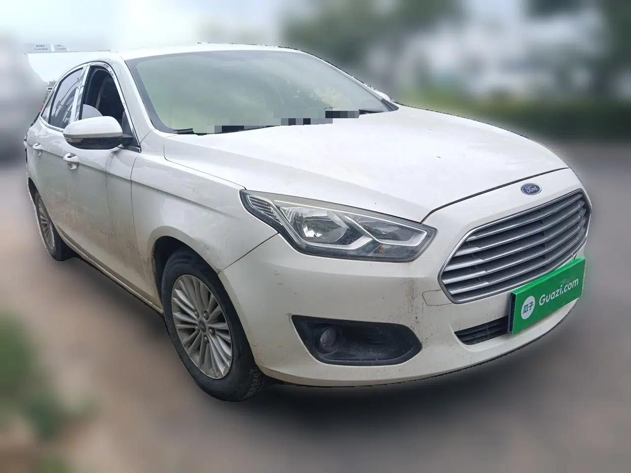 Ford Escort 2015 1.5L Manual Comfort Model — миниатюра 3