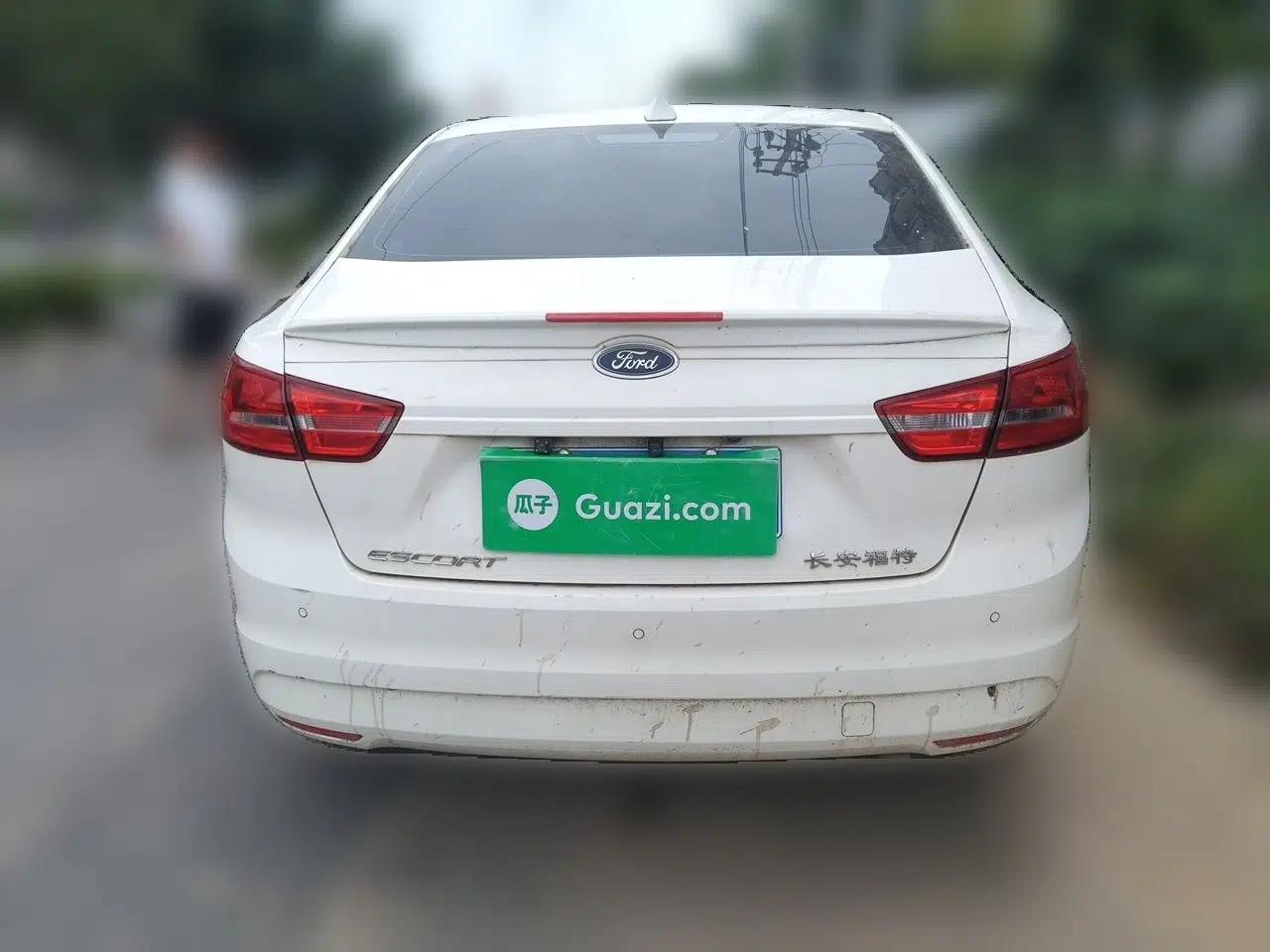 Ford Escort 2015 1.5L Manual Comfort Model — миниатюра 5