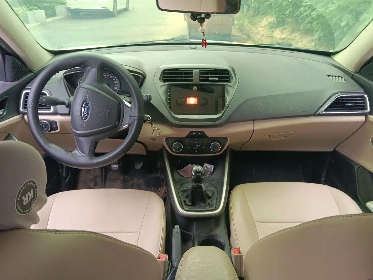 Ford Escort 2015 1.5L Manual Comfort Model — миниатюра 9
