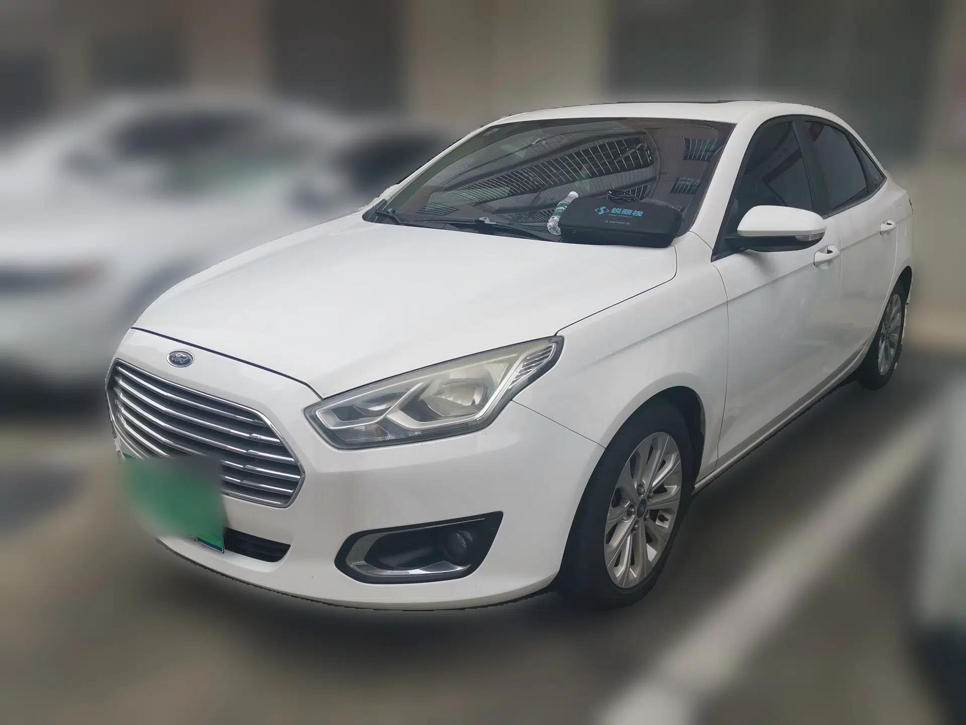 Ford Escort 2015 1.5L Automatic Comfort Edition — миниатюра 1