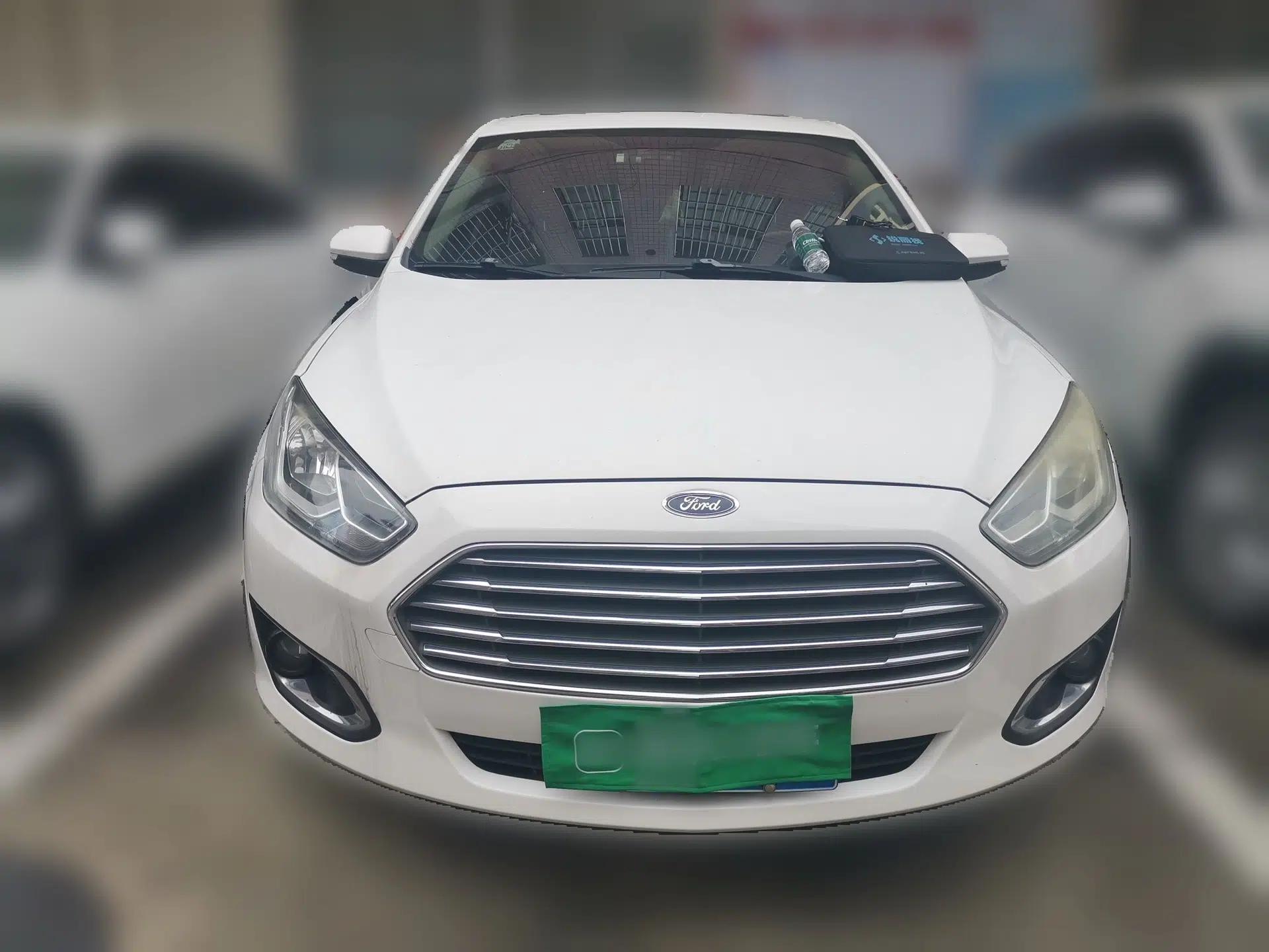 Ford Escort 2015 1.5L Automatic Comfort Edition — миниатюра 2