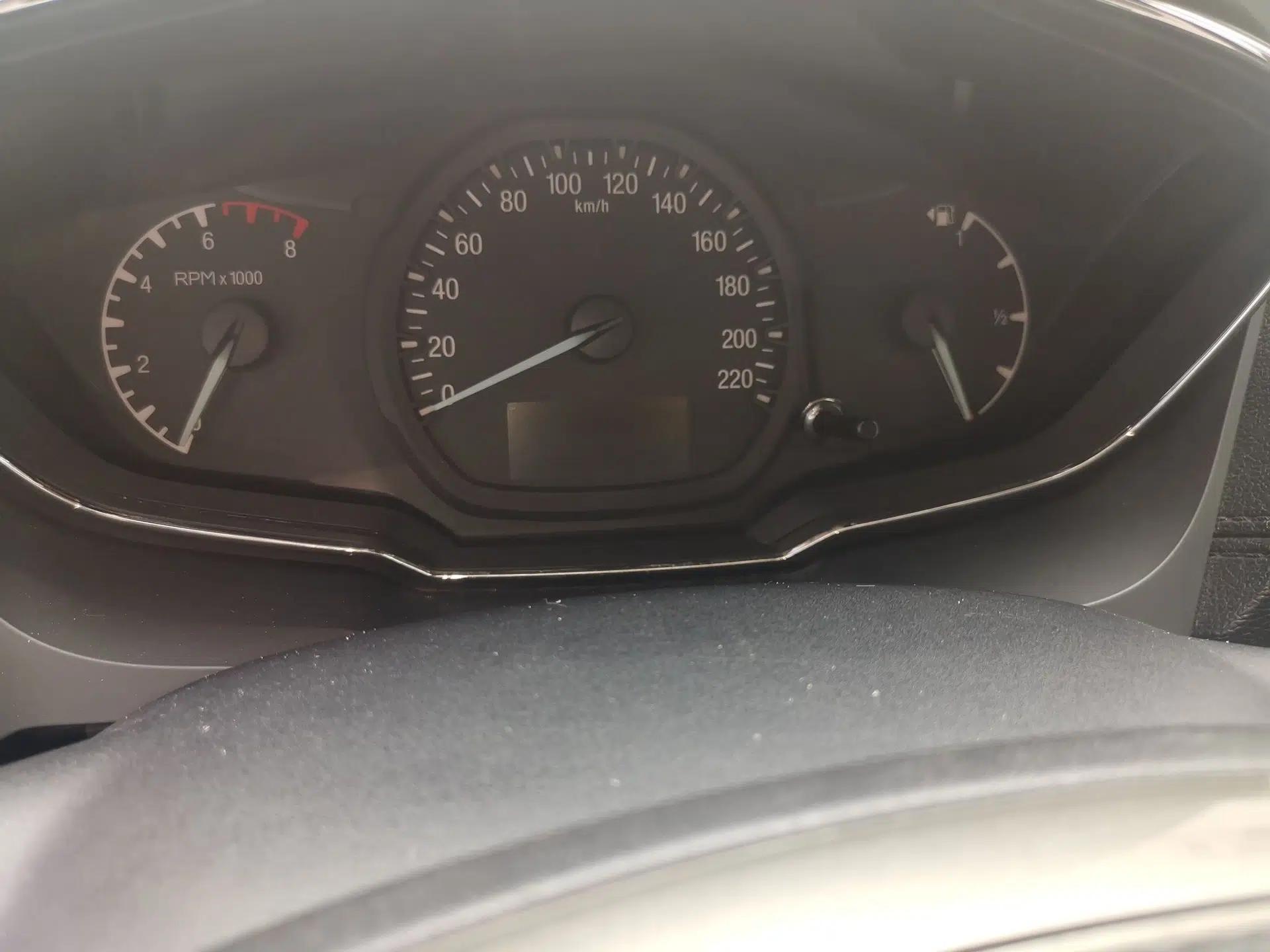 Ford Escort 2015 1.5L Automatic Comfort Edition — миниатюра 12