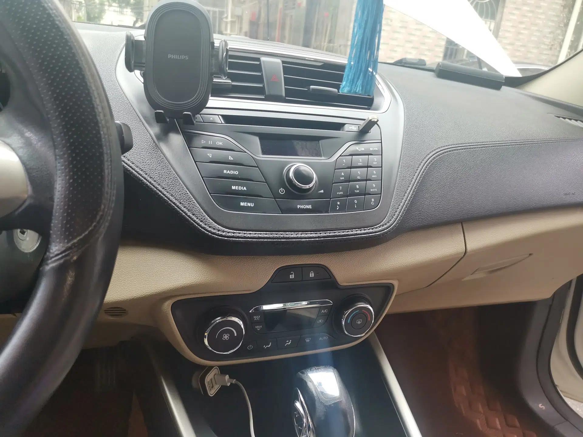 Ford Escort 2015 1.5L Automatic Comfort Edition — миниатюра 13