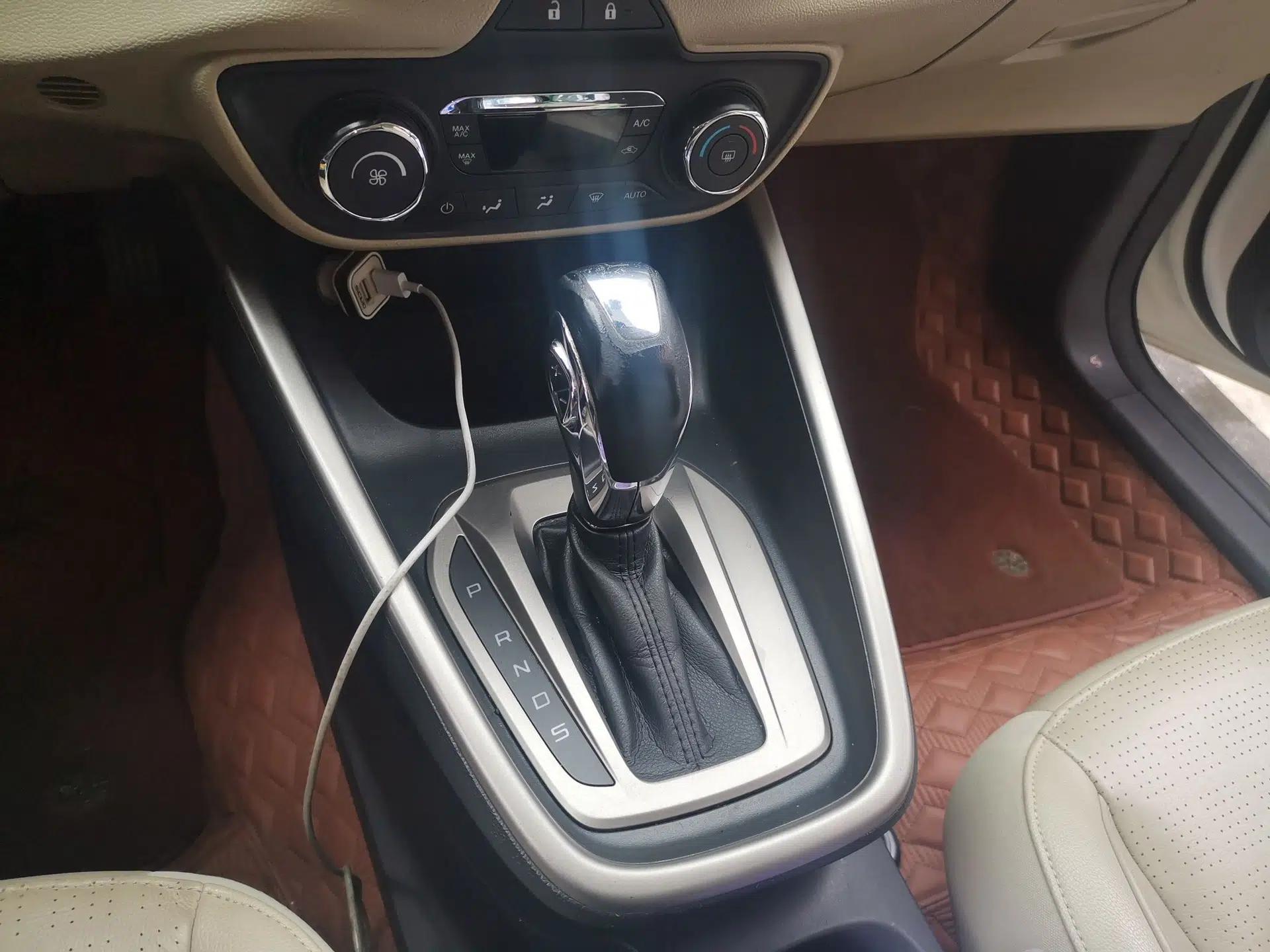 Ford Escort 2015 1.5L Automatic Comfort Edition — миниатюра 14