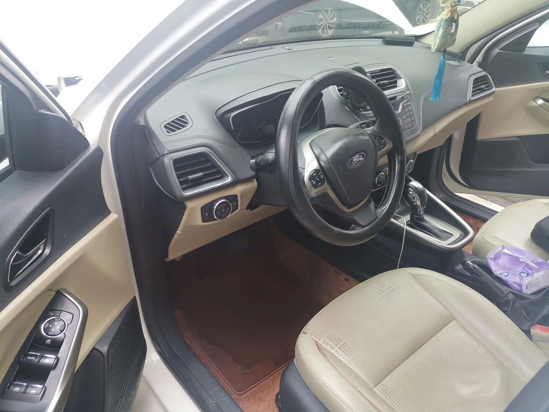 Ford Escort 2015 1.5L Automatic Comfort Edition — миниатюра 16