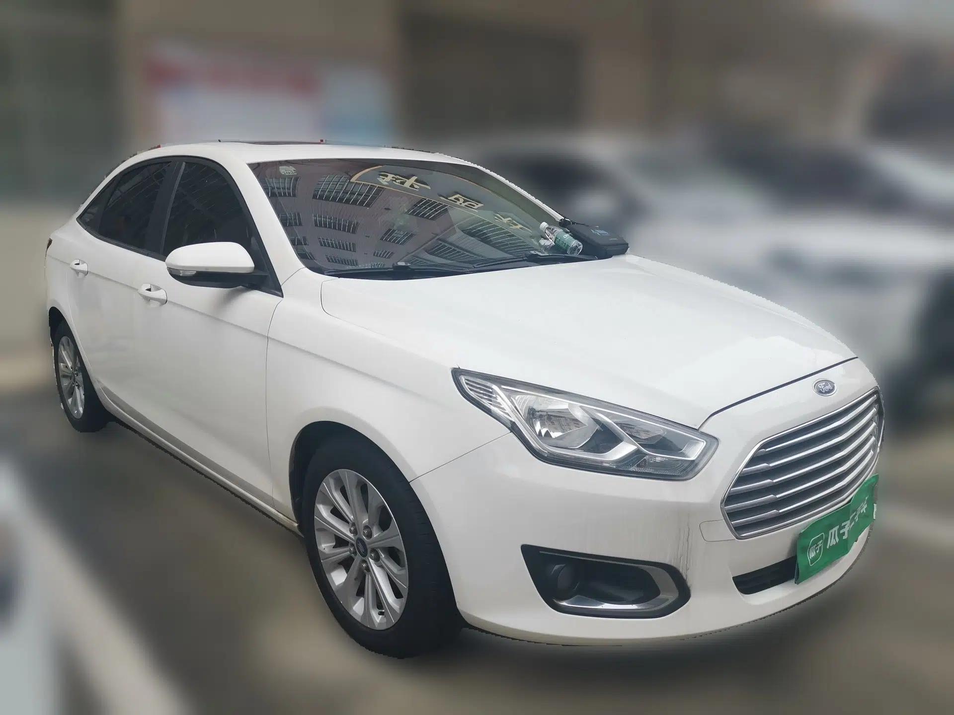 Ford Escort 2015 1.5L Automatic Comfort Edition — миниатюра 3