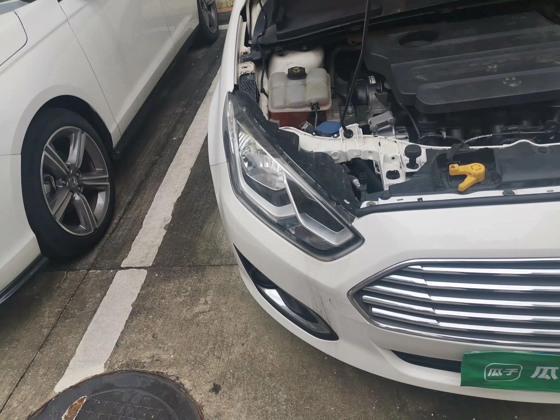 Ford Escort 2015 1.5L Automatic Comfort Edition — миниатюра 7