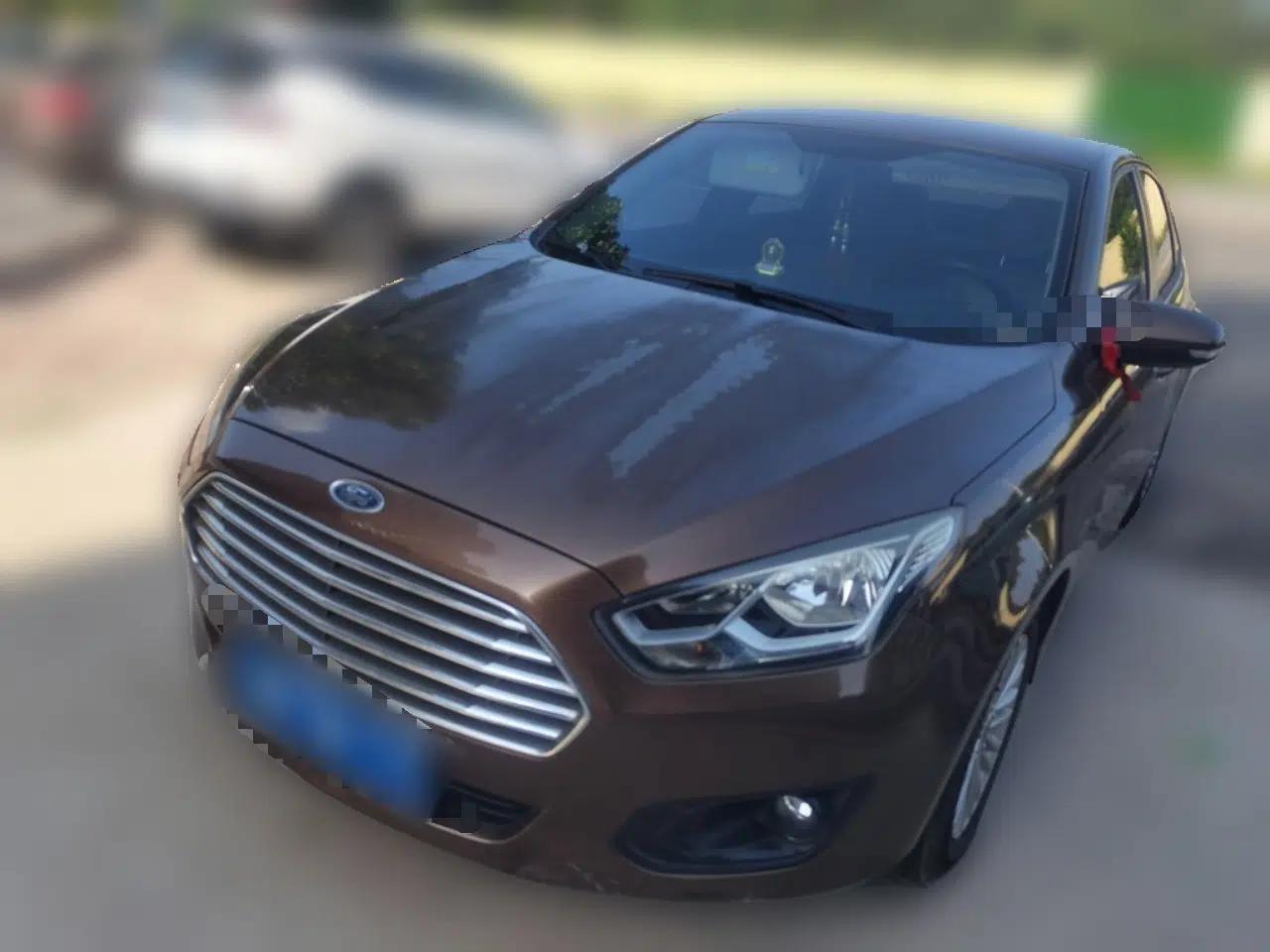 Ford Escort 2015 1.5L Manual Comfort Model — миниатюра 1