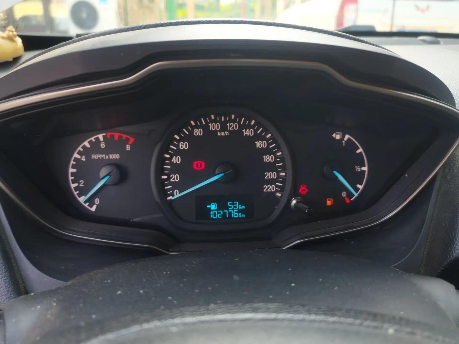 Ford Escort 2015 1.5L Manual Comfort Model — миниатюра 11