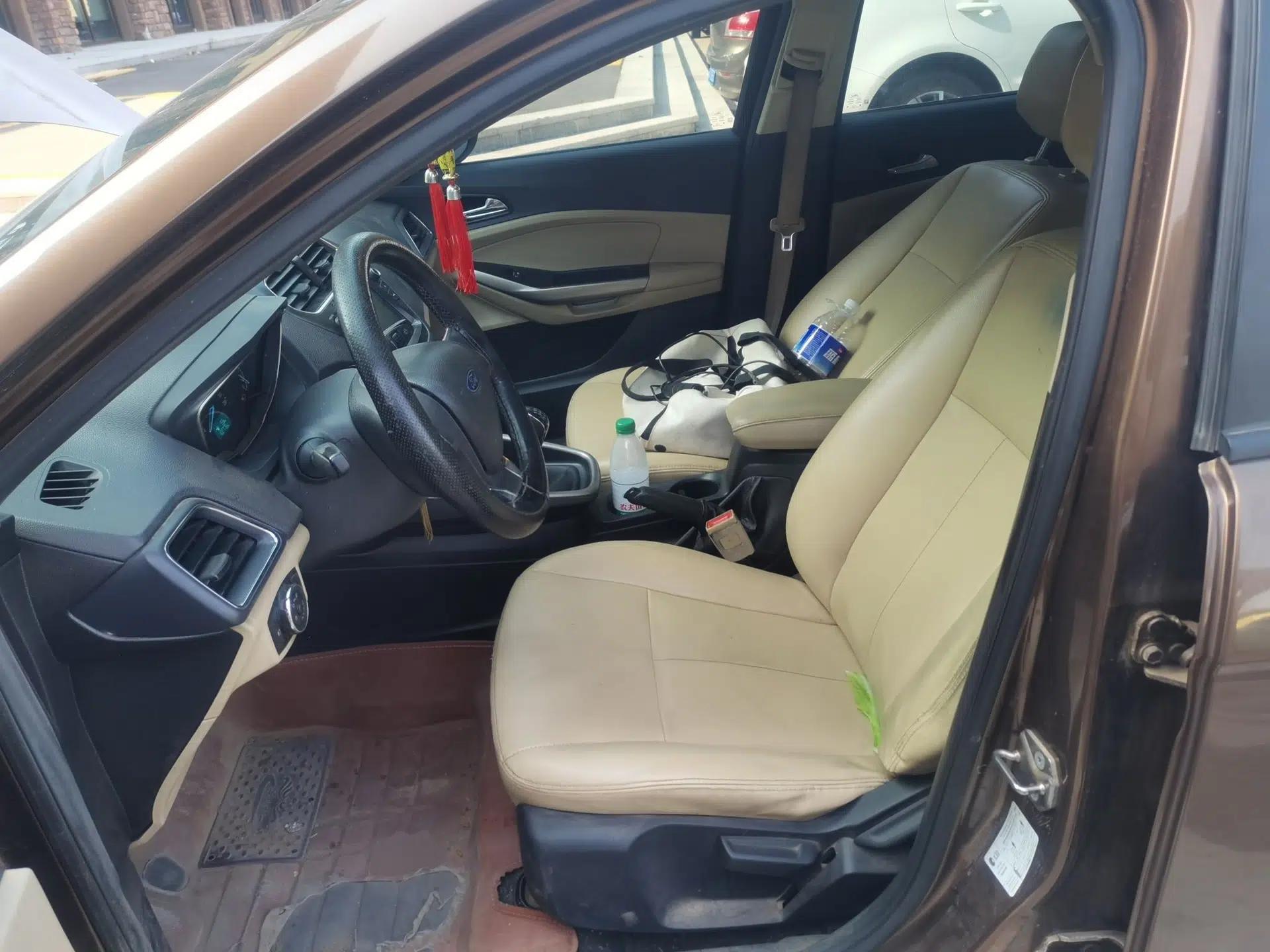 Ford Escort 2015 1.5L Manual Comfort Model — миниатюра 15