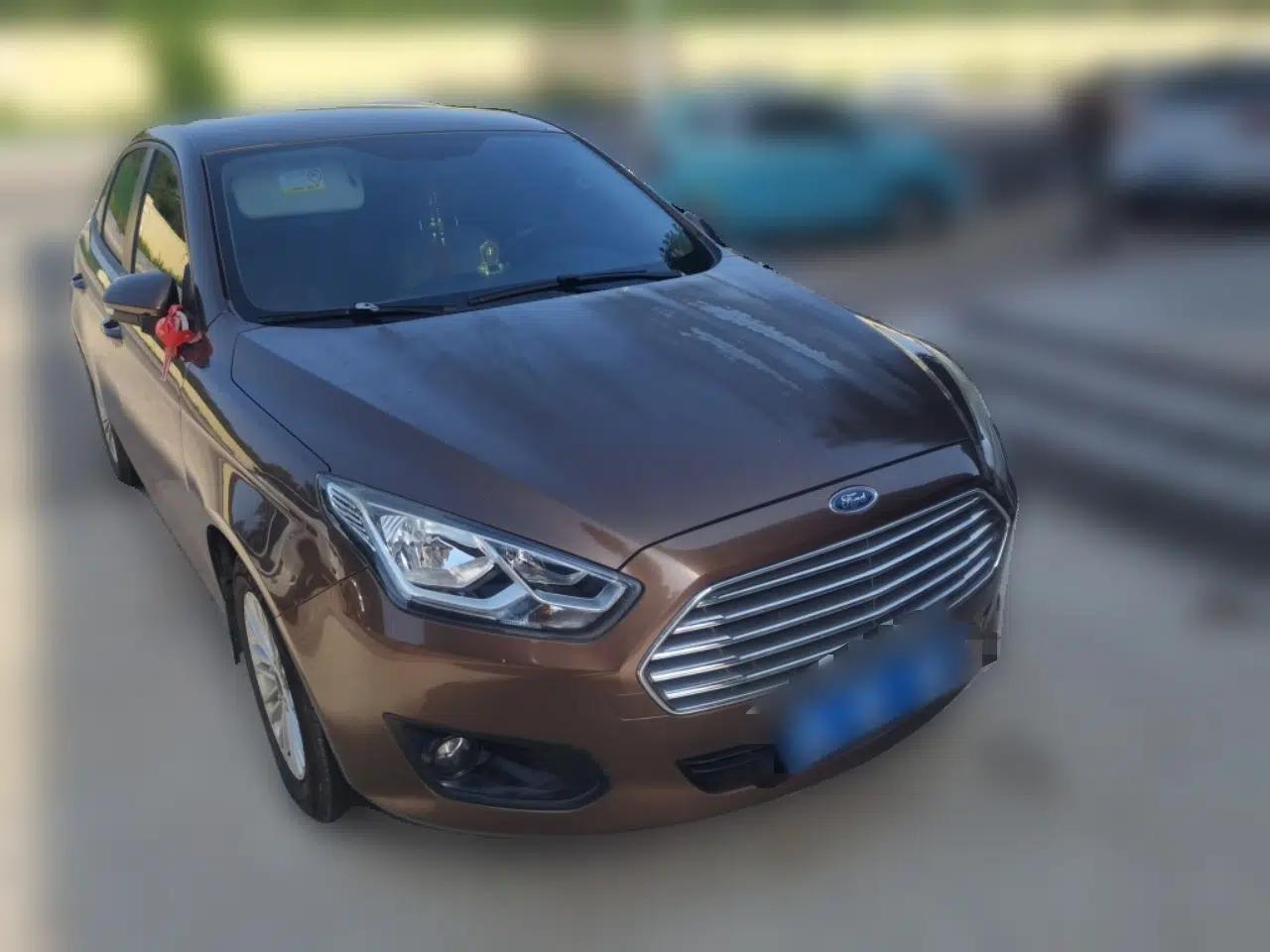 Ford Escort 2015 1.5L Manual Comfort Model — миниатюра 3