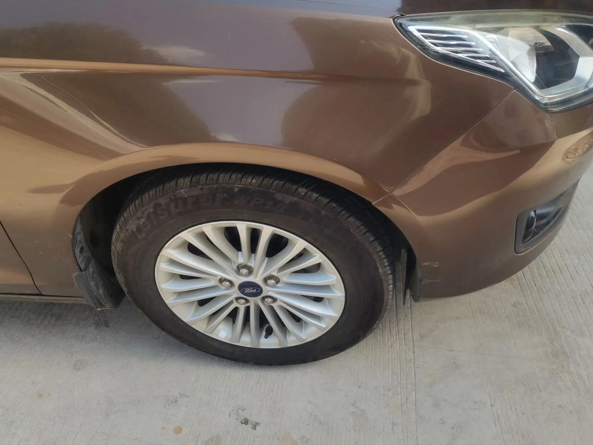 Ford Escort 2015 1.5L Manual Comfort Model — миниатюра 8
