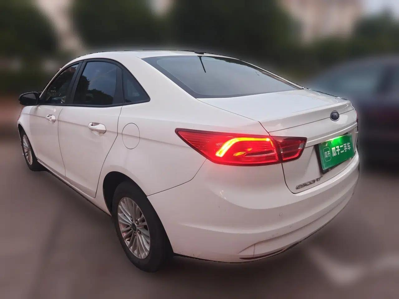 Ford Escort 2017 Revised Version 1.5L Automatic Comfort Edition — миниатюра 4