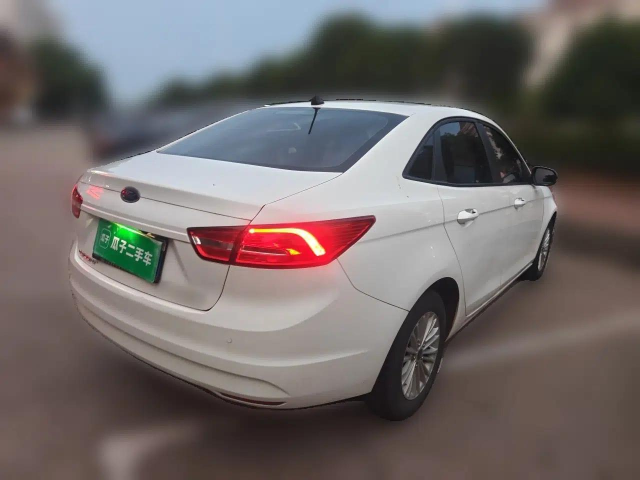 Ford Escort 2017 Revised Version 1.5L Automatic Comfort Edition — миниатюра 6