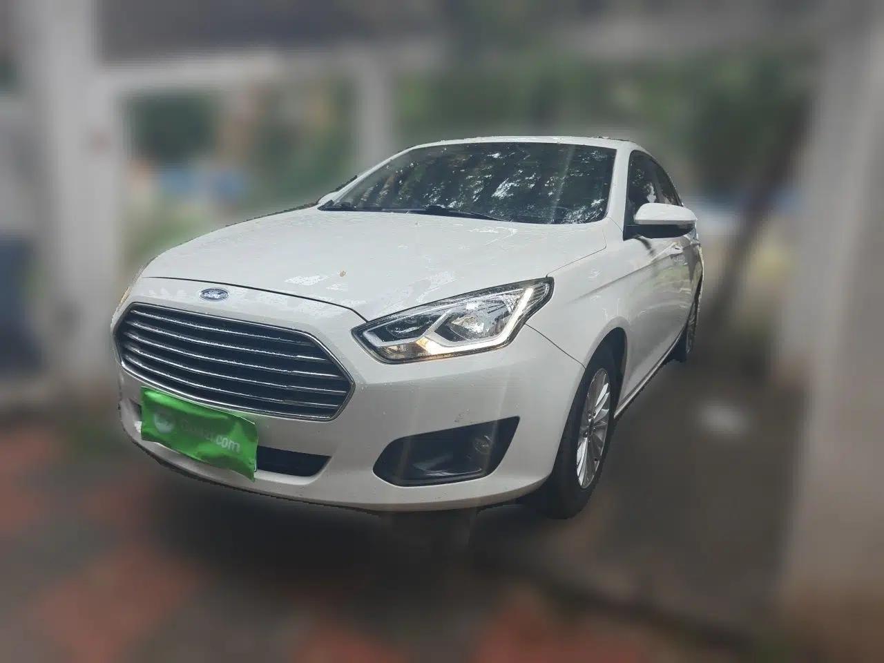 Ford Escort 2015 1.5L Automatic Comfort Edition — миниатюра 1